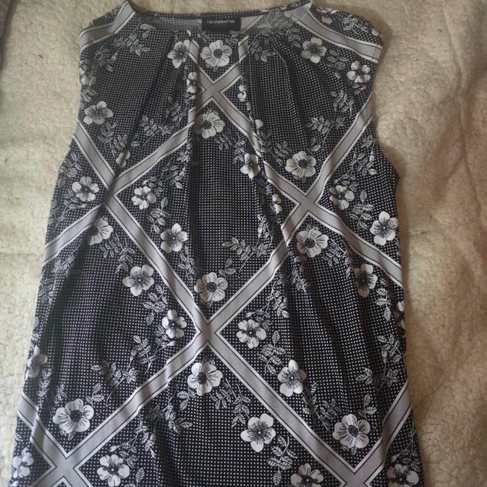 Liz Claiborne Black & White Floral Business Top with Pleated Neckline | Size M